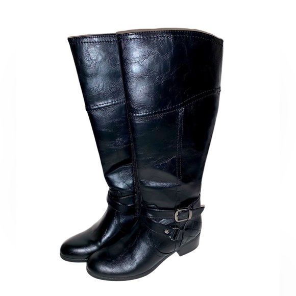 Unisa Shoes - UNISA Boots black leather boots woman’s size 6.5 high boots
